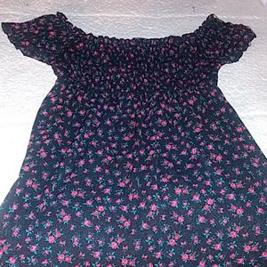 Super cute off shoulder shirt